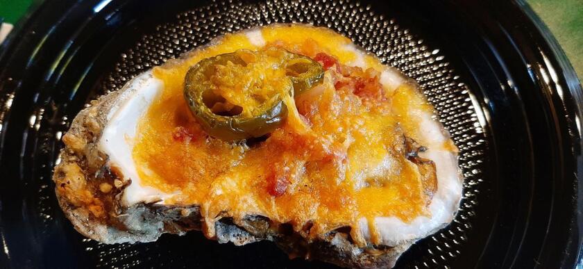 Un 'ostrica in salsa con jalapeno a Mobile, Alabama - RIPRODUZIONE RISERVATA